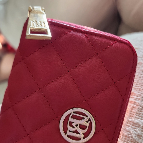 Badgley Mischka Red Card Holder Zip small wallet like new - Picture 5 of 6